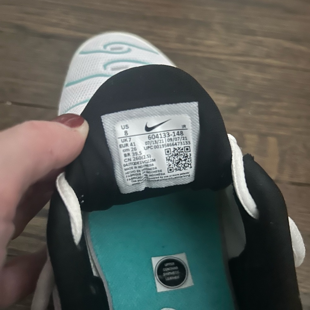 Men’s Nike Sneakers - Picture 7 of 7